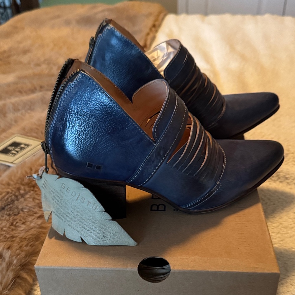 BED|STU Navy Heeled Boots